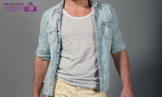 از زبان بدن برای محبوبیت بیشتر استفاده کنیم 4 در حین وارد شدن به اتاق مواظب وضعیت خود و حتی لباش پوشیدنتان باشید زیرا این همان لحظهای است که مورد قضاوت قرار خواهید گرفت