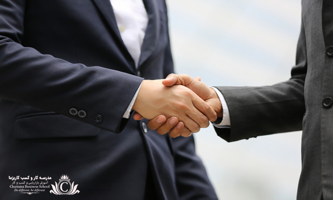 راز زبان بدن افراد استثنایی و موفق 2 زبان بدن عملکرد، خلاقیت و سطح استرس را تحت تاثیر میگذارد