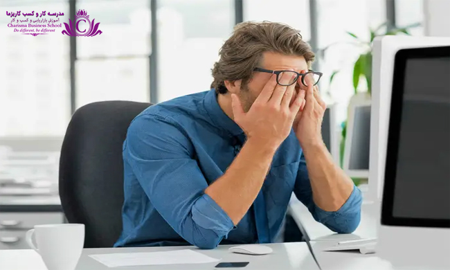 اشتباهاتی که ممکن است در 10 دقیقه اول کار انجام دهید 4 انجام دادن چند کار با هم با صرف انرژی زیاد همراه بوده و نتیجهای ندارد