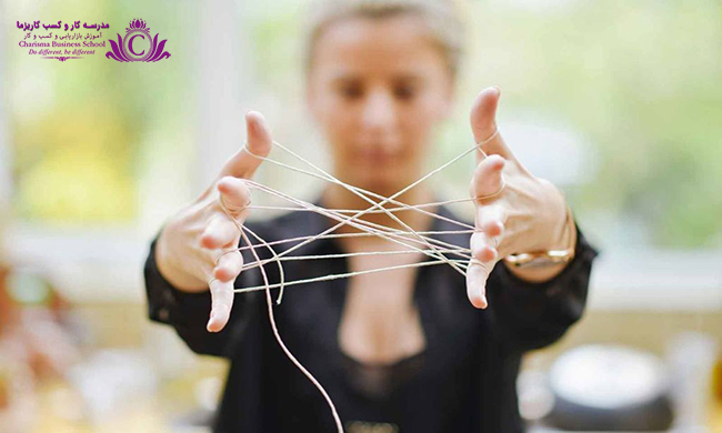 از زبان بدن برای محبوبیت بیشتر استفاده کنیم 5 اگر با لرزش و شل دست بدهید مطمئنا امتیازات دوست داشتنی بودن شما را از بین میبرد.