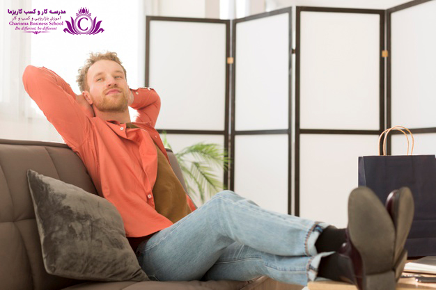 پول چگونه باعث خوشبختی میشود؟ 4 با خریدن وسایلی که زمان برای ما میخرند میتوان پول را عامل شادی دانست