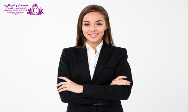 راز زبان بدن افراد استثنایی و موفق 3 برای داشتن عملکرد بهتر در مسائل غیر قابل حل و سخت دست به سینه باشید