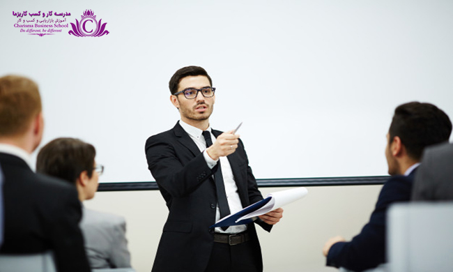 راز زبان بدن افراد استثنایی و موفق 5 استفاده از دستان در حین صحبت هم مفهوم را بهتر میرساند و هم برای حافطه خوب است