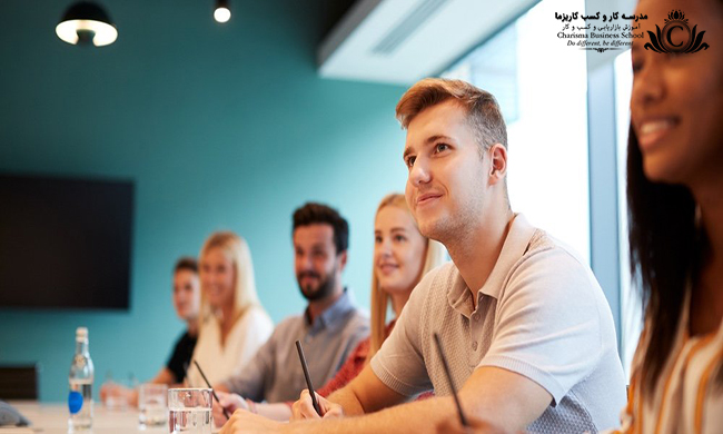 مواردی که برای تقویت مهارت گوش دادن لازم است 3 در حین گوش دادن موثر هر مورد اضافی را از ذهن پاک کرده و تمرکز کافی توجه را به طرف مقابل بدهید