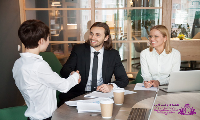 10 مورد که در اولین دیدار فوقالعاده دیده شویم 2 جذابیت و فوقالعاده بودن در اولین دیدار همگی از اعتماد به نفس نشات میگیرد