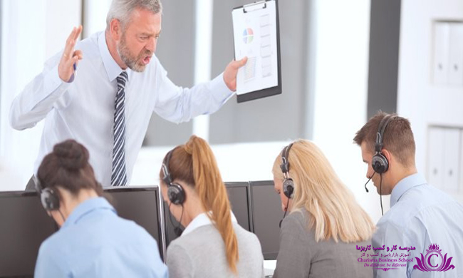 نکاتی که نشان میدهد باید از شغل فعلی خود استعفا دهید 4 در صورت داشتن رئیس بد اخلاق در محیط کار و جلوگیری از ویرانی اعتبار بهتر است شغل خود را تغییر دهید