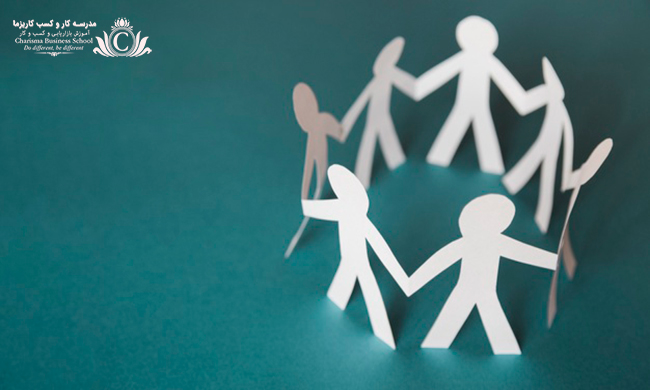 10مورد از اسرار افرادی که به خوبی دیگران را متقاعد میکنند 3 برای متقاعد سازی هر فردی با او رابطه انسانی داشته باشید و کاری کنید که در قبل و بعد صحبتهایتان گیر نیفتید