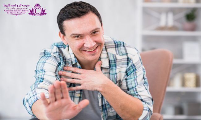 عادت افراد با توجه 3 عذارخواهی کردن بی جا در مواردی که اصلا لازم نیست میتواند معنی خود را از دست دهد